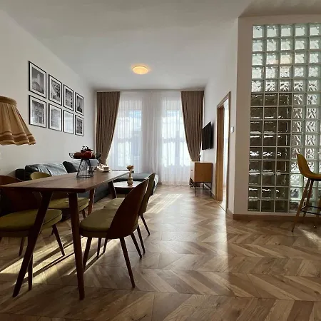 Timeless Near Center Apartment *