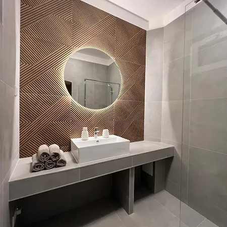 Timeless Near Center